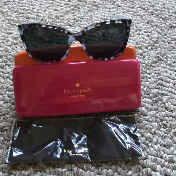 kate spade Accessories - New Kate Spade POLARIZED sunglasses with case